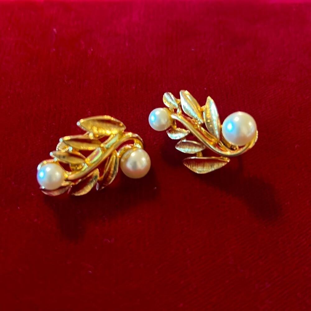 Vintage Napier Screw Back Earrings